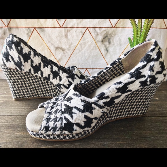 TOMS • Wedges • Size 8 - Picture 3 of 5